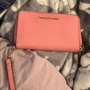 Michael kors wristlet wallet